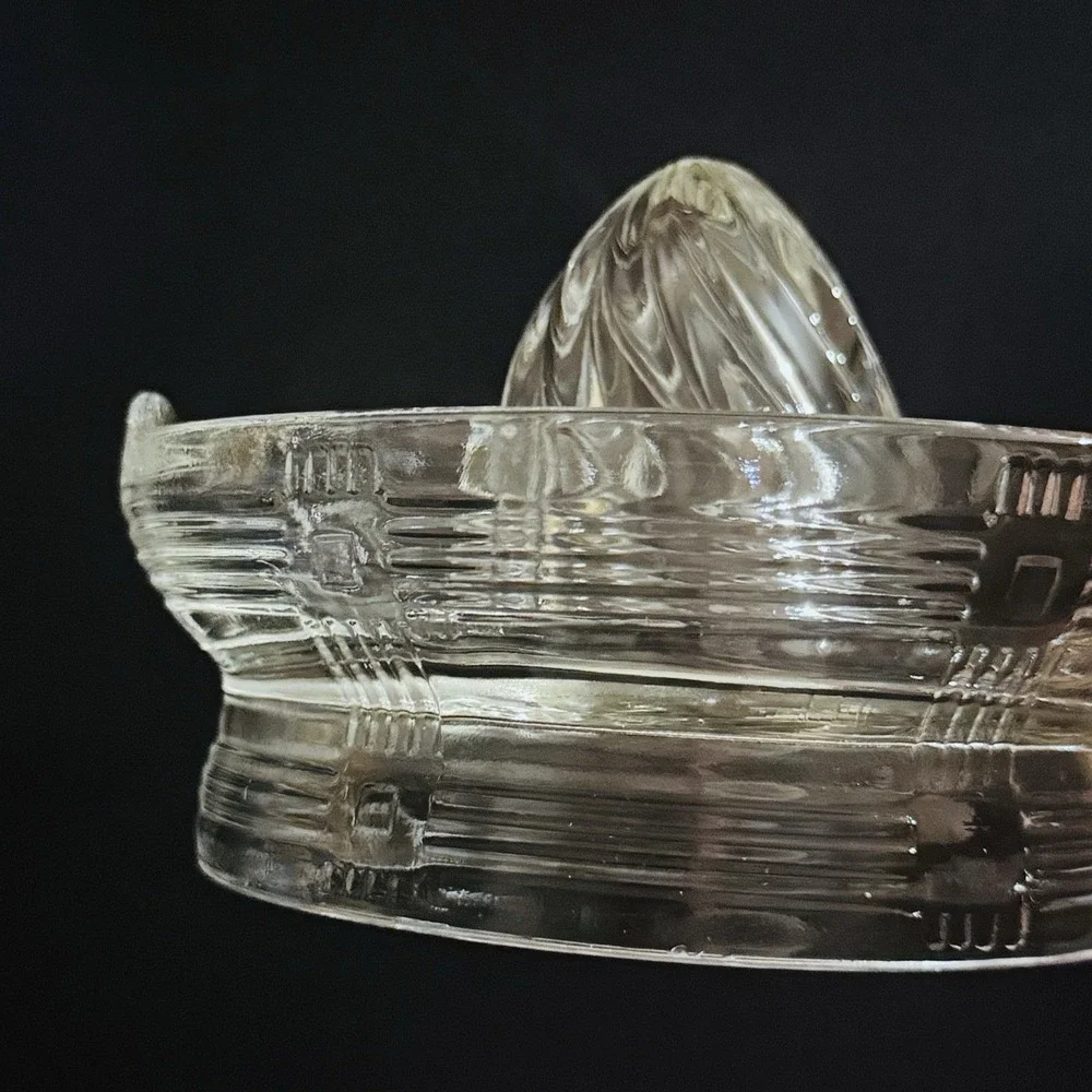 Vintage Hazel Atlas Criss Cross Clear Glass Reamer Juicer W‎ Handle & Spout